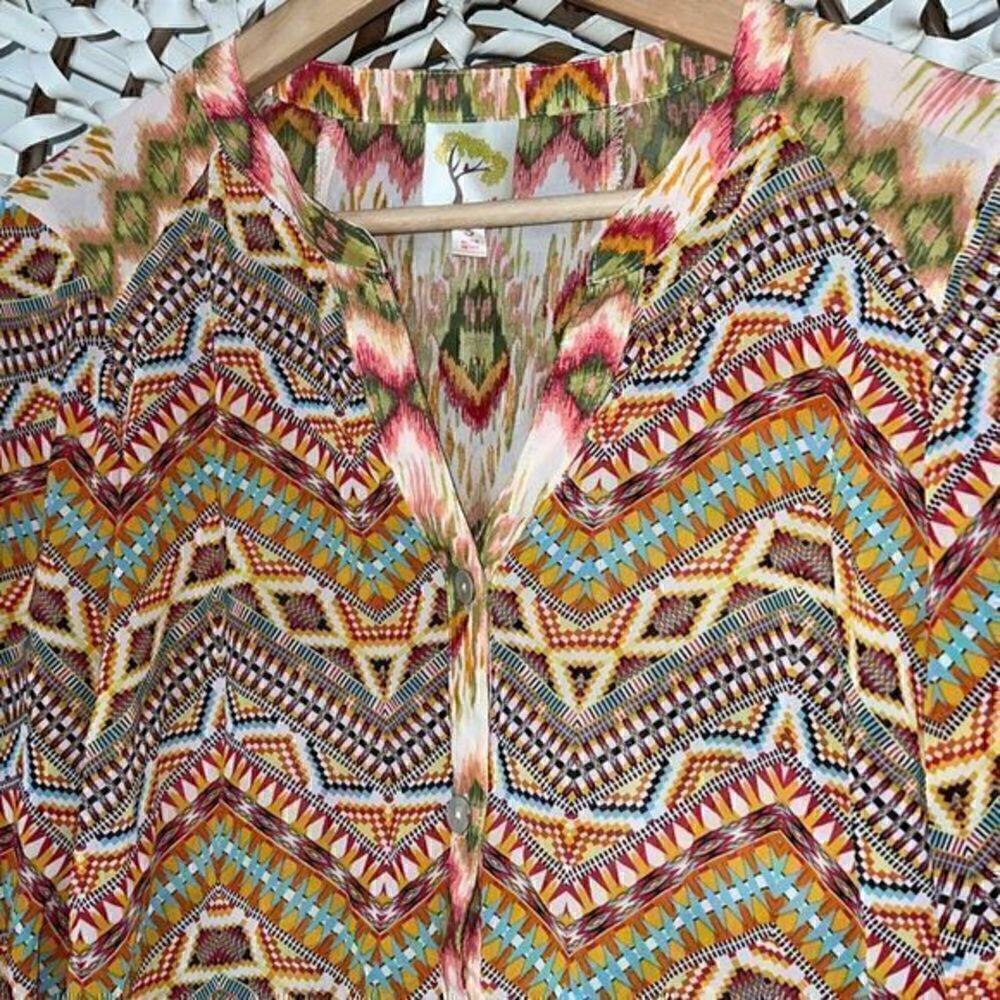Fig & Flower boho Aztec print button down blouse size xsmall - Picture 2 of 7